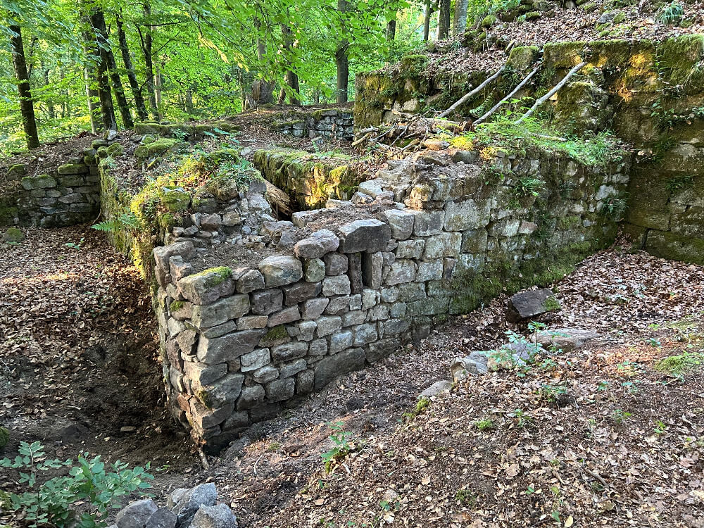 Sauber gefügte Steinmauer